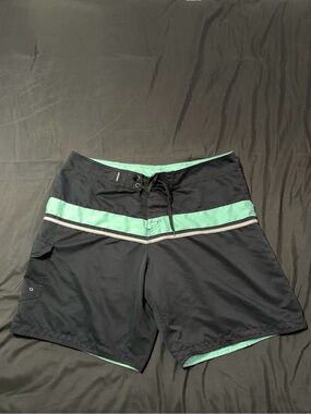 Y2K 2000s Rssurf black swim shorts with teal horizontal stripe. Size 40.